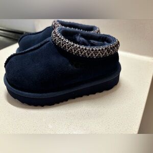 UGG blue Tasman slipper